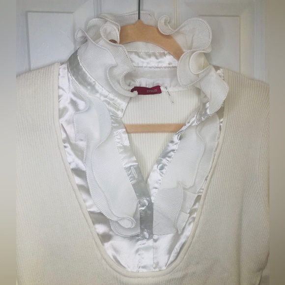 Cyrus Ribbed Cream Sweater with White Ruffled Neck - Picture 6 of 11